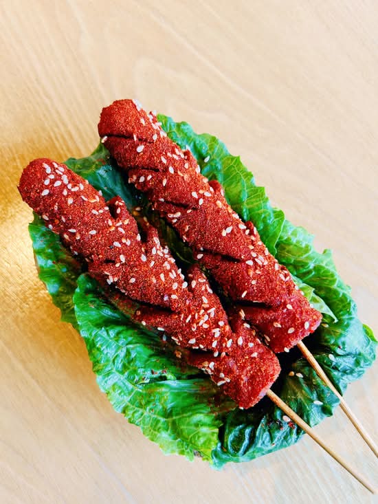 Fried Pork Sausage Skewers (2 pcs) 炸火腿肠